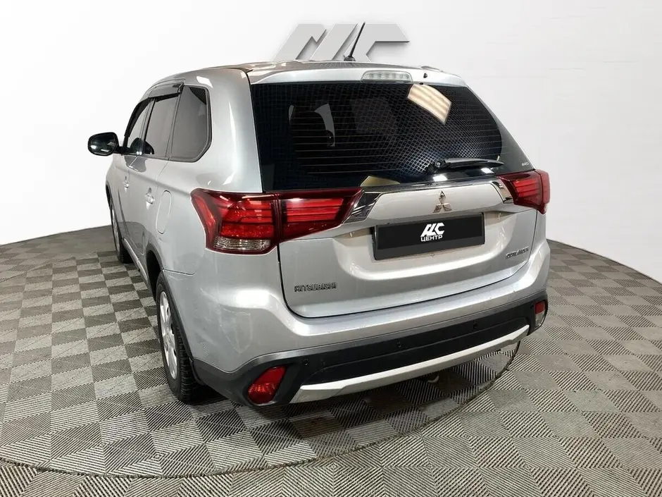 Mitsubishi Outlander, 2015 г.