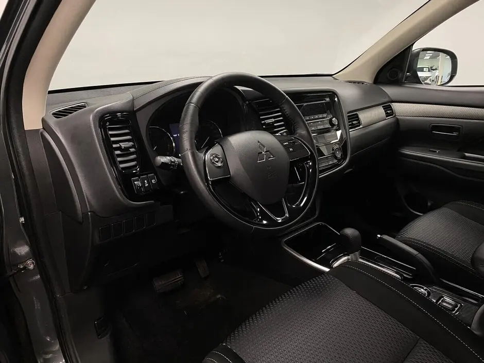 Mitsubishi Outlander, 2017 г.