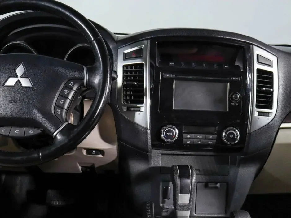 Mitsubishi Pajero, 2017 г.