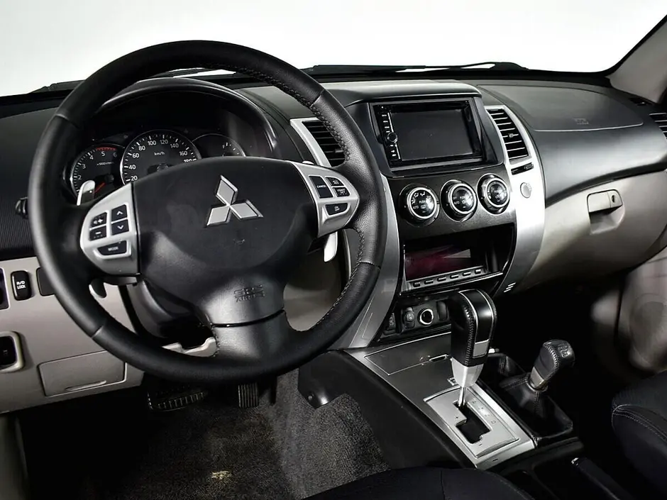 Mitsubishi Pajero Sport, 2013 г.
