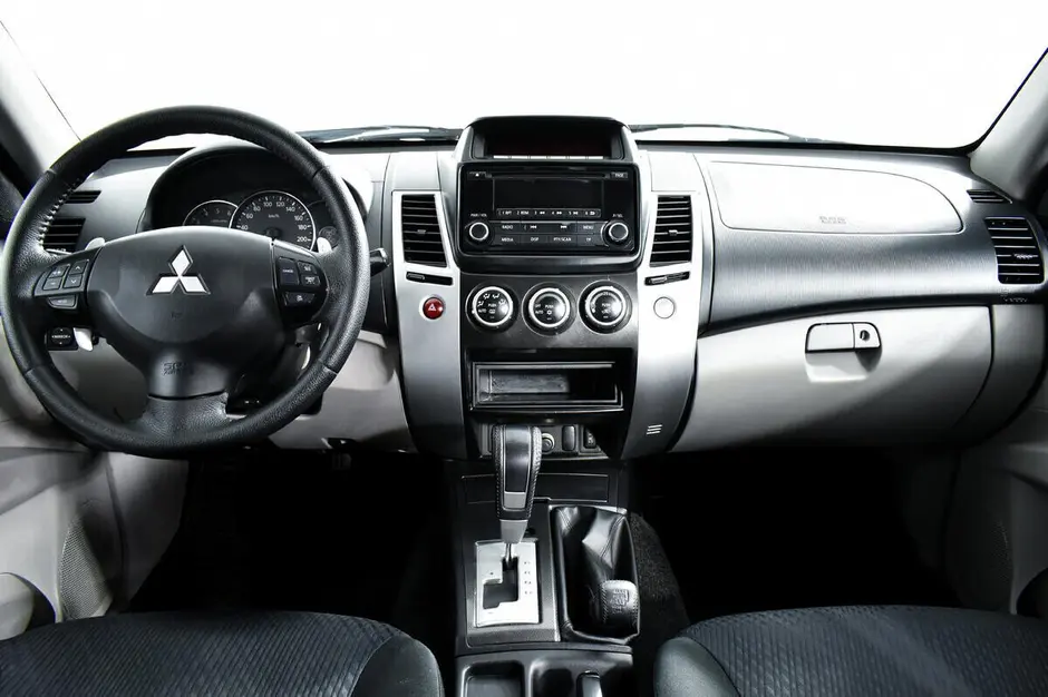 Mitsubishi Pajero Sport, 2015 г.