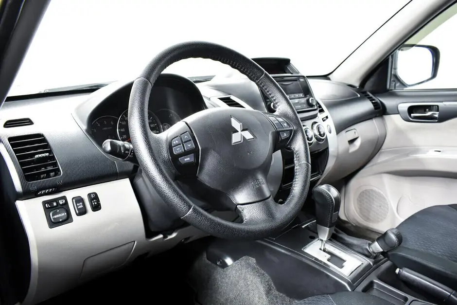Mitsubishi Pajero Sport, 2015 г.